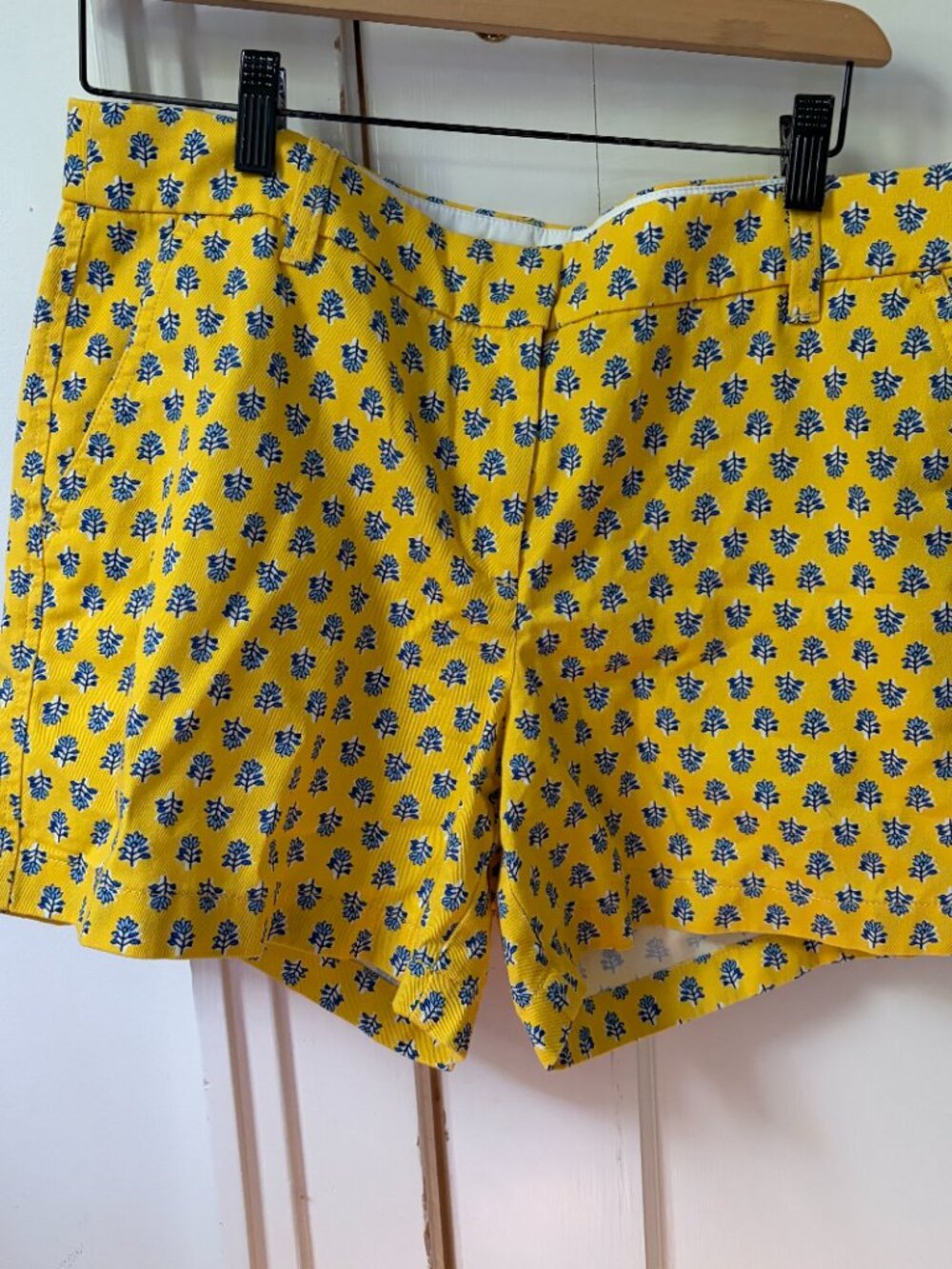 J Crew Shorts Size 10 Chino Yellow Leaf Pattern 100% Cotton - Picture 2 of 8